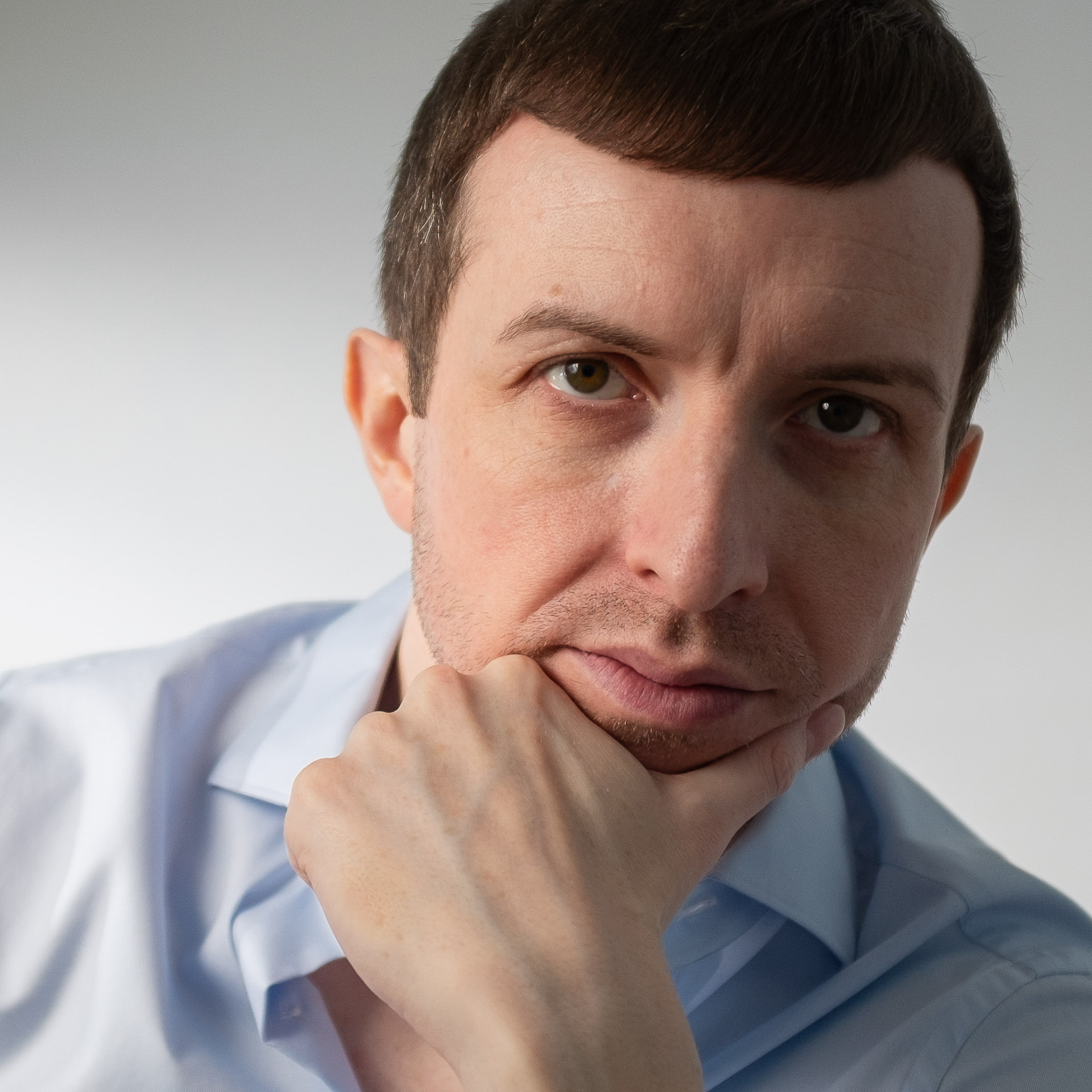 Michael Serwa - the best life coach in Europe, in his apartment in South Kensington