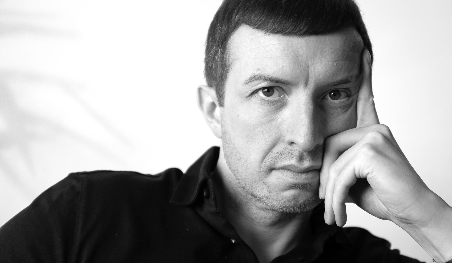 Portrait of Michael Serwa, coach for high achievers dealing with burnout and finding clarity.