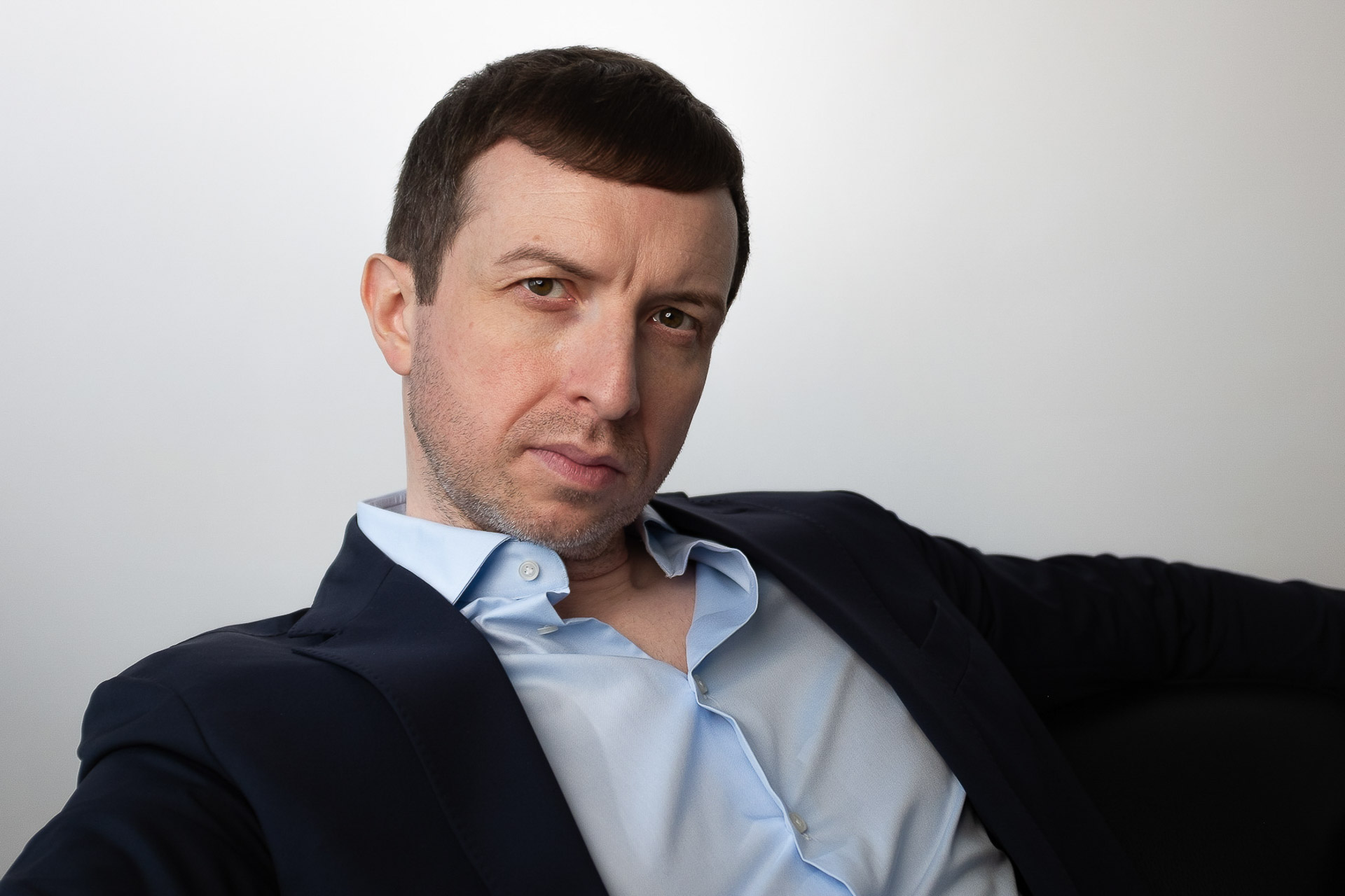 Michael Serwa's portrait for an influence and persuasion article